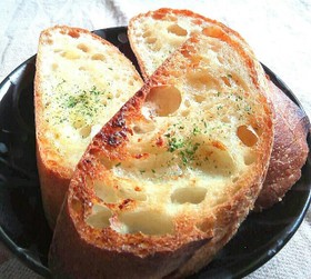 外カリッ中ふわっ♪ガーリックトースト