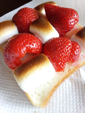 マシュマロ＆イチゴ★簡単デザートトースト