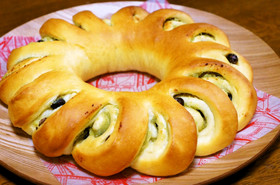 ずんだ餡と甘納豆のパン