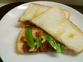 コンビーフのシャキシャキ♡ホットサンド