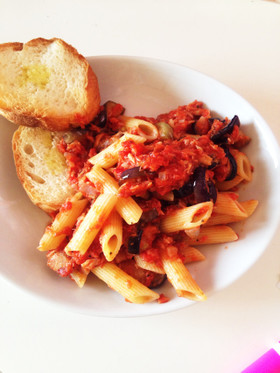 ひとり分で簡単！ナスとツナのトマトペンネ