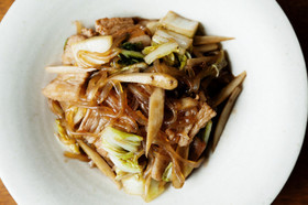 乾燥糸こんにゃくで白菜とごぼうの黒酢炒め