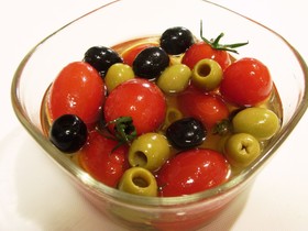 トマトとオリーブのマリネ