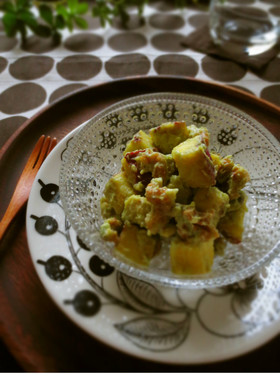 さつま芋とアボカドとくるみのサラダ