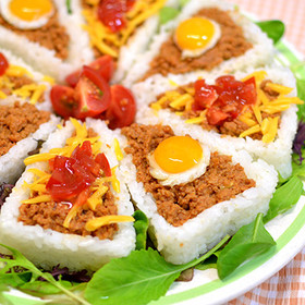 タコライスのデコレーションおにぎり