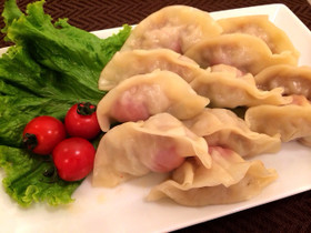 小籠包みたい？熱々トマト餃子