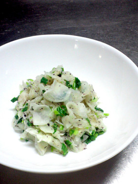 カブとゆかりの和え物