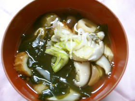 簡単♪ 竹輪 豆腐 ワカメの お吸い物！