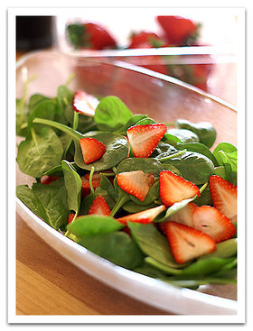 いちごとほうれん草のサラダ    