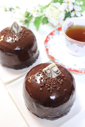 三層仕立ての贅沢チョコレートムースケーキ