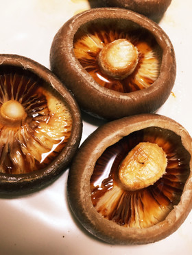 フライパンで☆丸ごとしいたけ焼き、和風