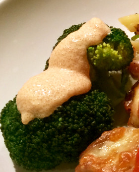 ブロッコリーの明太子ソースかけ