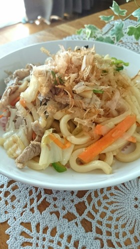 簡単ランチ☆オイスターソースで焼きうどん