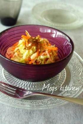 作り置きが美味しい♪黒酢もずくのサラダ