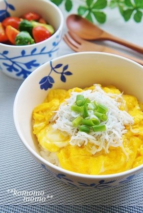 朝食ランチに♫ふわふわ卵としらすの丼ぶり