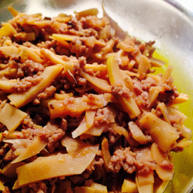 便利なストックおかず♪筍の挽き肉炒め