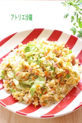 シャキシャキ食感が堪らない★レタス炒飯★