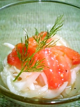 フルーツトマトと新玉ねぎのカクテルサラダ