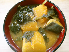 簡単♪ほうれん草と かぼちゃのお味噌汁 
