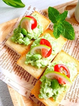 枝豆ディップのオープンサンド