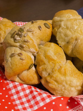 ヨーロッパ風♪全粒粉ナッツ入りチーズパン