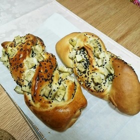 黒胡麻おさつぱん♡