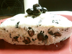 レンジで簡単！おから100％黒豆蒸しパン
