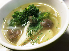 ブロッコリーと新玉ねぎのスープ