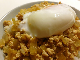 ピリ辛鶏そぼろ丼