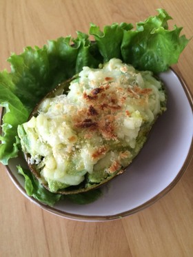 カレー風味アボカドココット☆Wチーズ焼き