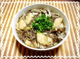 鶏肉とｷﾉｺのﾎｯｺﾘ温かい♡お蕎麦出汁