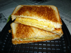 ビッグ厚焼き卵でホットサンド