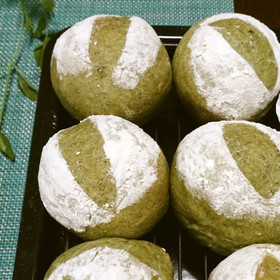 HBとオーブンでよもぎとスパイスのパン