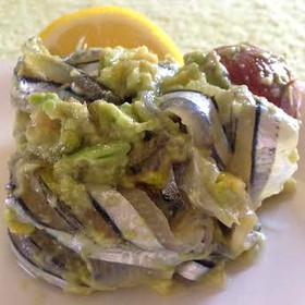 キビナゴとアボカドの豆腐ワカモレ