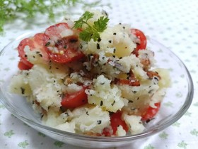 バジル香るトマトとベーコンのポテトサラダ