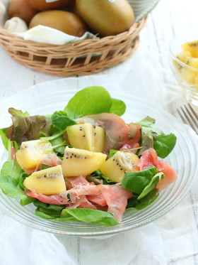 ビタミンCたっぷり！キウイのサラダ