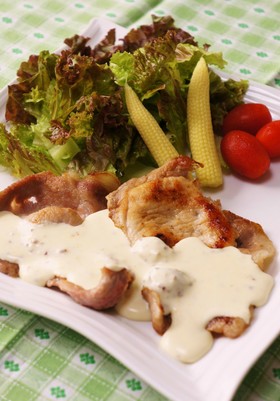 豚ソテーのクリームチーズソースがけ