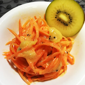 美肌！にんじんとキウイのカスタードサラダ