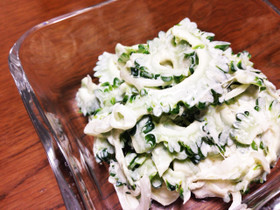 簡単シンプルゴーヤとタマネギのサラダ
