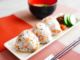 鮭チアおにぎり