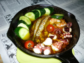 子持ちししゃも･えび･湯だこのアヒージョ