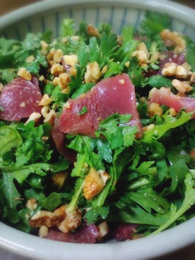 混ぜるだけ！春菊とカツオのお刺身サラダ