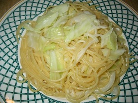 キャベツとサワークリームのパスタ