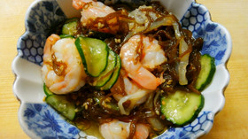 簡単♪海老ともずくとキュウリの中華サラダ