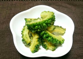 簡単、ゴーヤの白ワイン炒め。