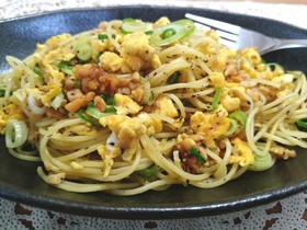 簡単ランチ～炒り卵納豆のゆかりパスタ～