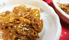 節約★カリカリ【レンコンと鶏皮の金平風】