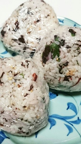 青しそ＆梅干し赤じそ＆おかか簡単おにぎり