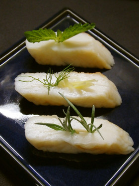 かまぼこのおつまみ　ハーブ添え