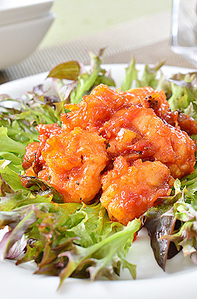 うまトマソースでじゃが芋衣のエビチリ風♪